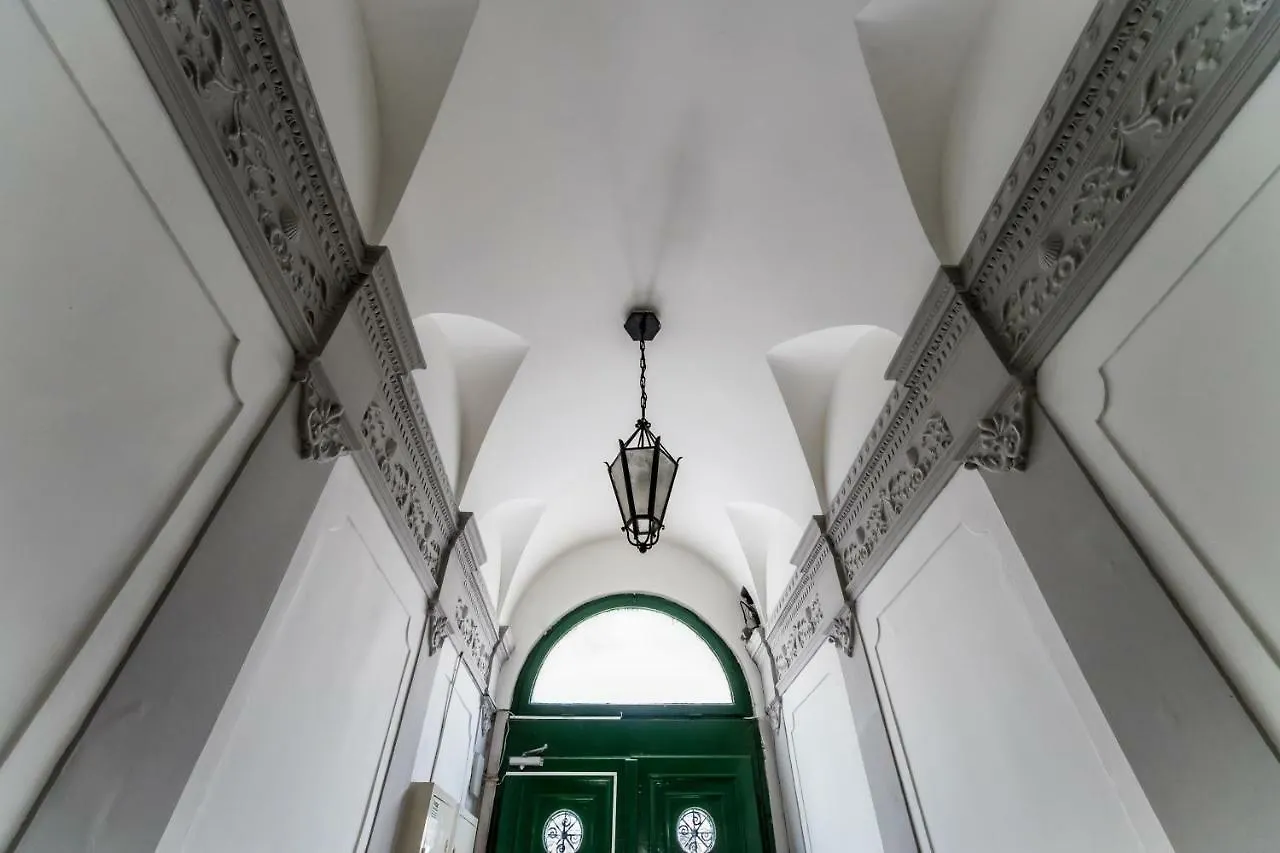Bpr Azure Desire Studio Budapest 0*,